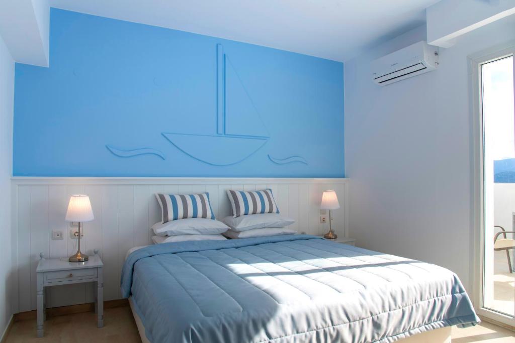 Posteľ alebo postele v izbe v ubytovaní Naiades Marina Hotel