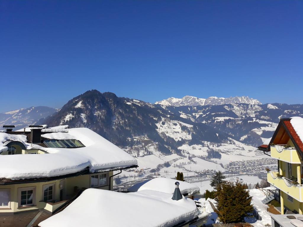 Ein allgemeiner Bergblick oder ein Berglick von der Ferienwohnung aus