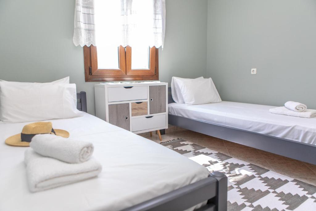 A bed or beds in a room at Naxos View