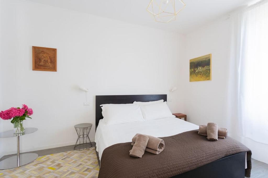 Postel nebo postele na pokoji v ubytování Romantic Pier by Rent All Como