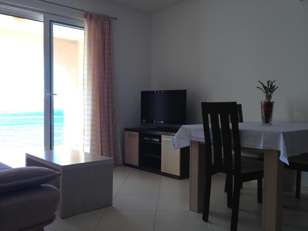 Televízia a/alebo spoločenská miestnosť v ubytovaní Apartments Villa Amalia