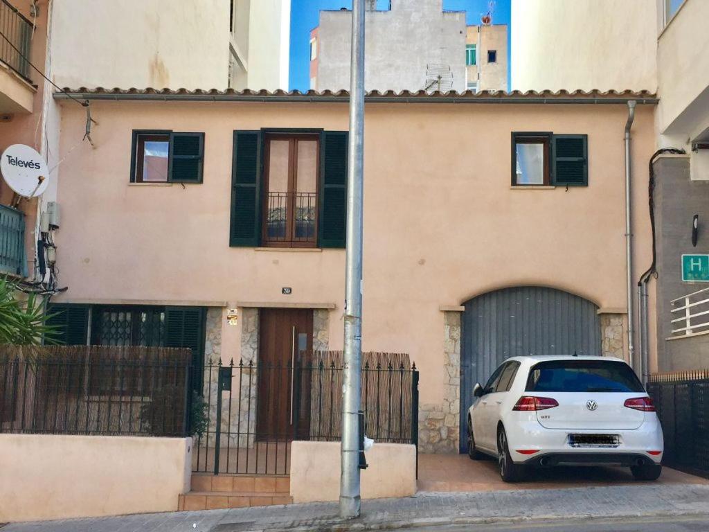 The surrounding neighborhood or a neighborhood close to the holiday home