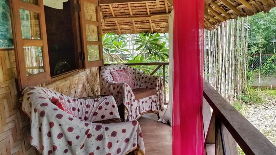 Ein Garten an der Unterkunft Sang Tong Huts