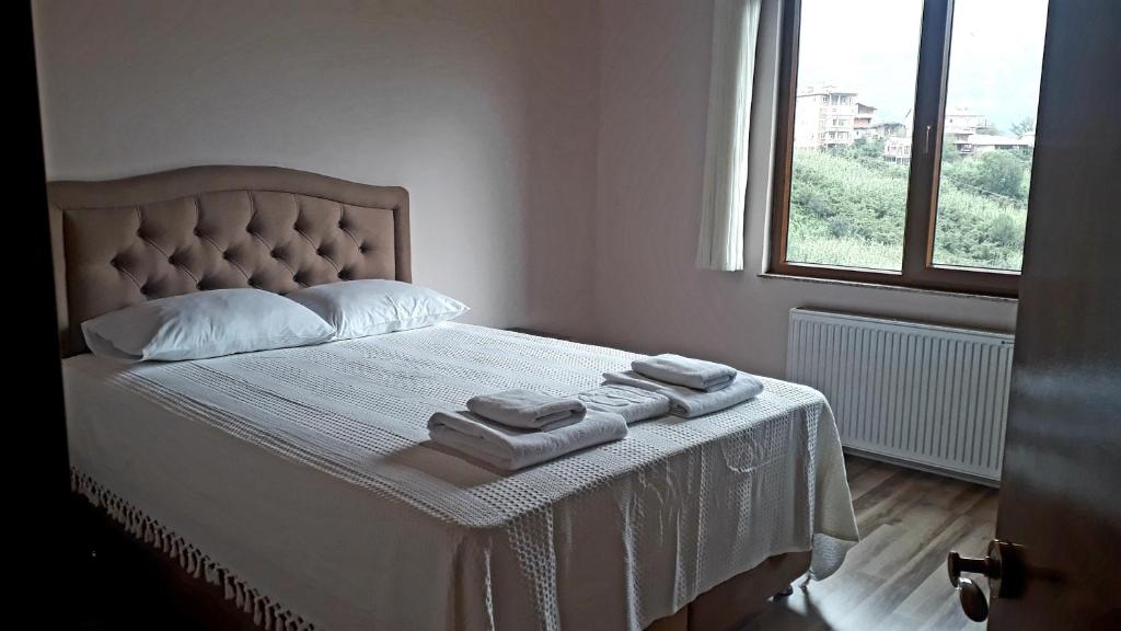 Postel nebo postele na pokoji v ubytování Erdem apart otel