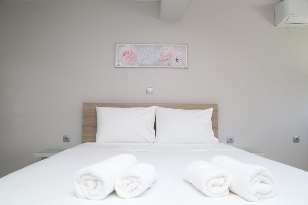 Postel nebo postele na pokoji v ubytování R&K Suites