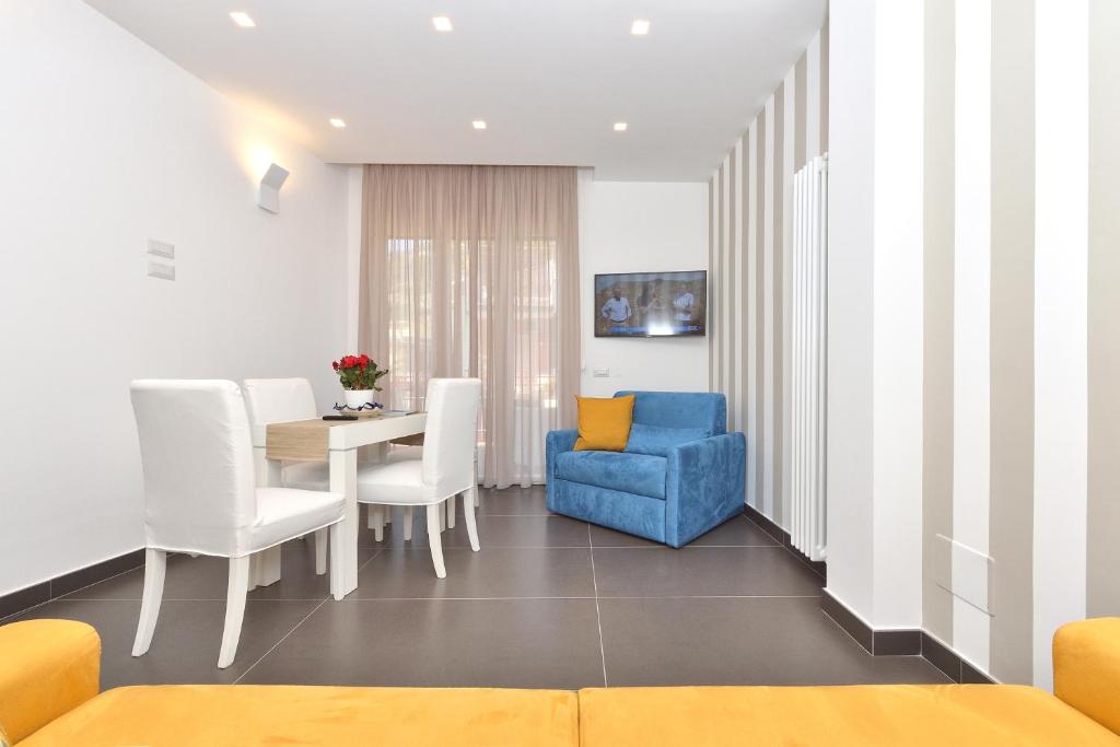 Telewizja i/lub zestaw kina domowego w obiekcie Costa d'Amalfi Apartments