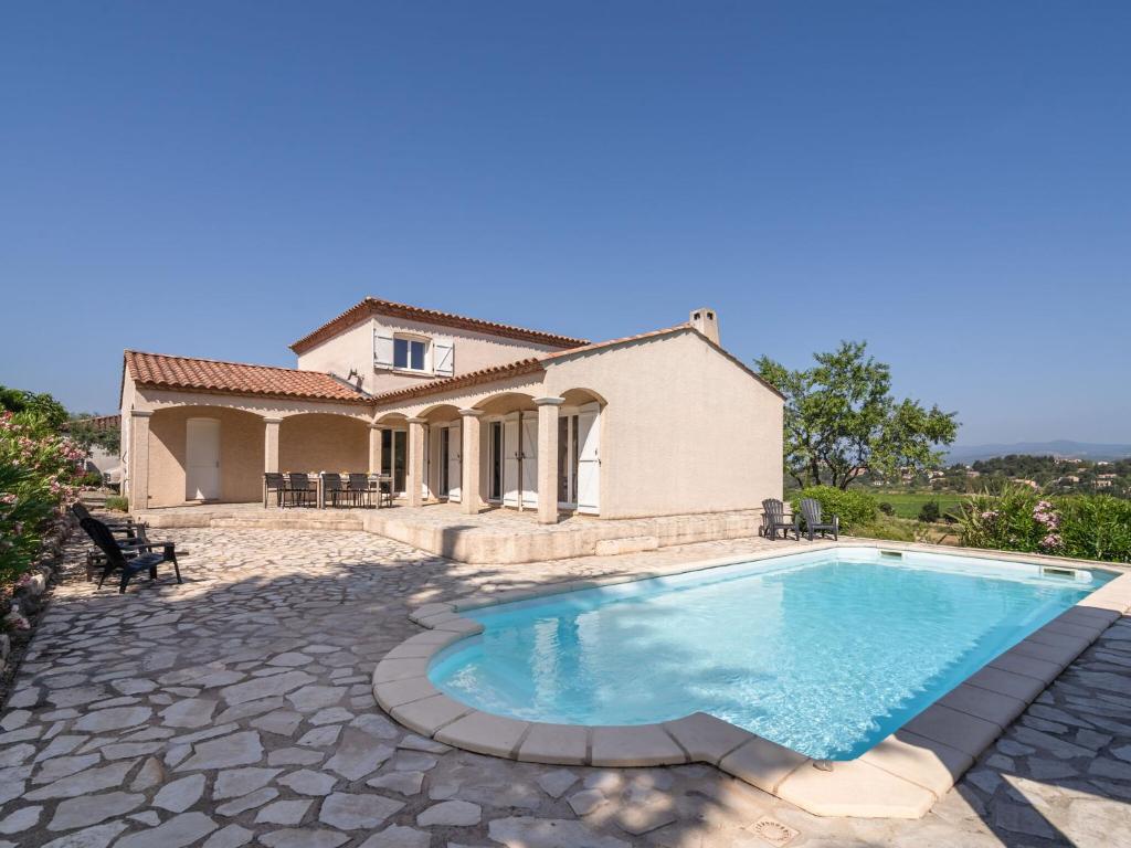 Luxurious villa in Oupia with private pool tesisinde veya buraya yakın yüzme havuzu