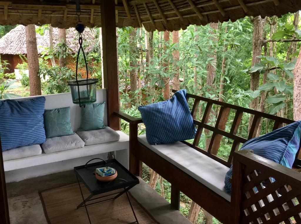Ein Garten an der Unterkunft Sang Tong Huts