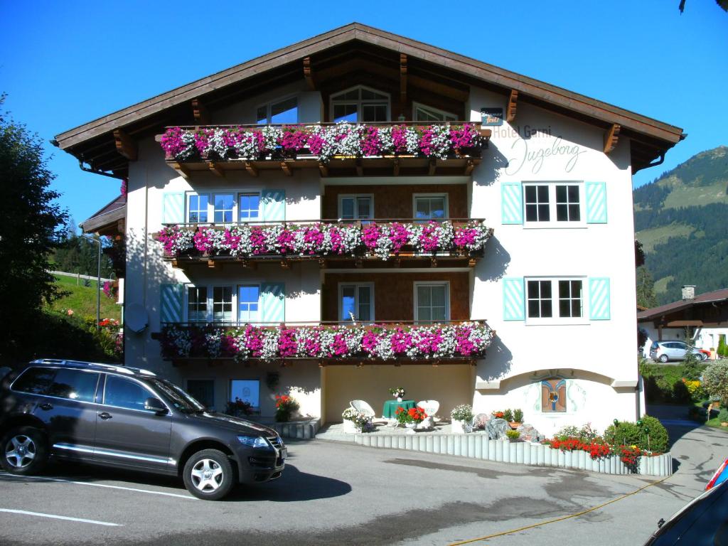 Nespecifikovaný výhled na hory nebo výhled na hory při pohledu z hotelu