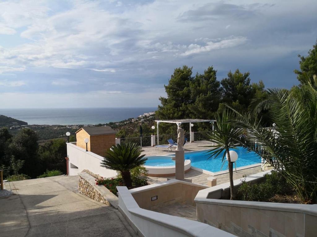 Bazén v ubytování B&B Villa Nicoletta nebo v jeho okolí