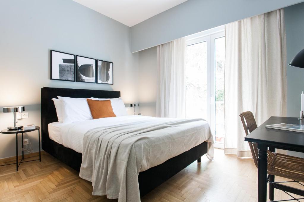 Posteľ alebo postele v izbe v ubytovaní Peaceful 2BD Apartment in Kolonaki by UPSTREET