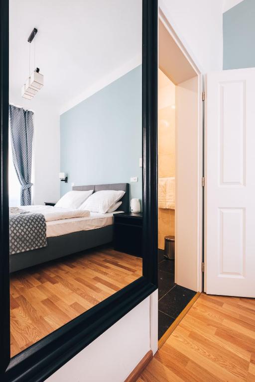 Łóżko lub łóżka w pokoju w obiekcie Residence Corto Old Town