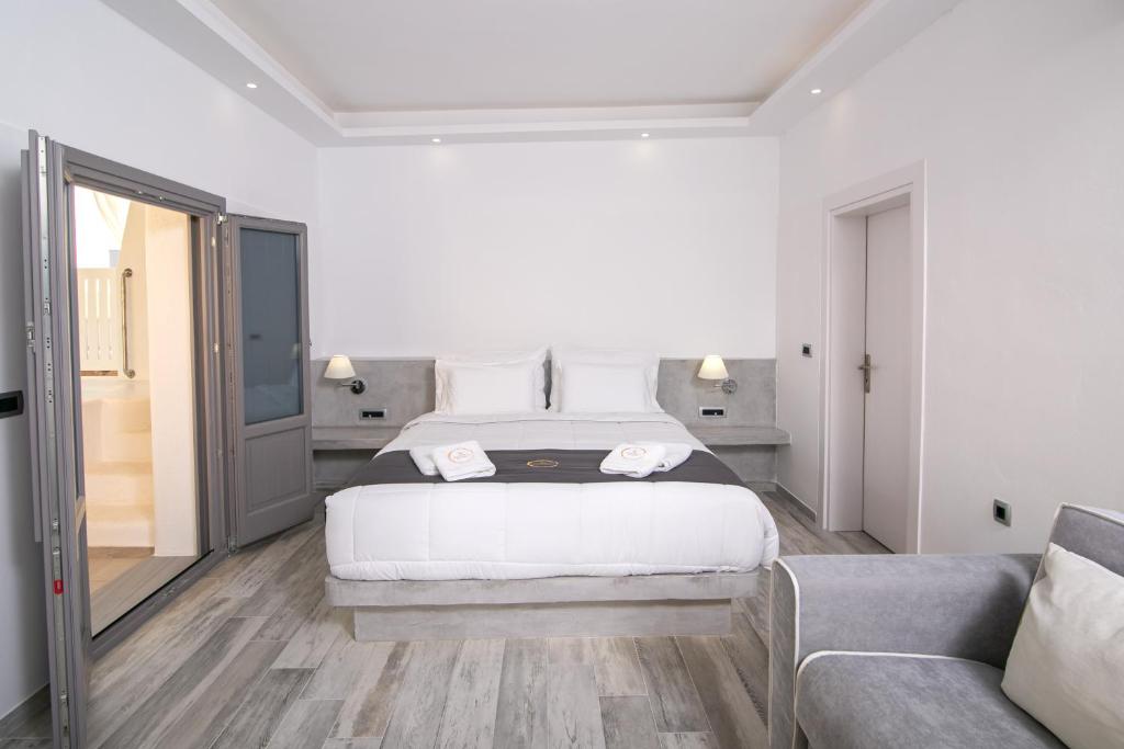 Postel nebo postele na pokoji v ubytování Aegean Melody Suites & Villas