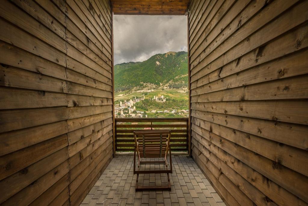 Nespecifikovaný výhled na hory nebo výhled na hory při pohledu z hotelu