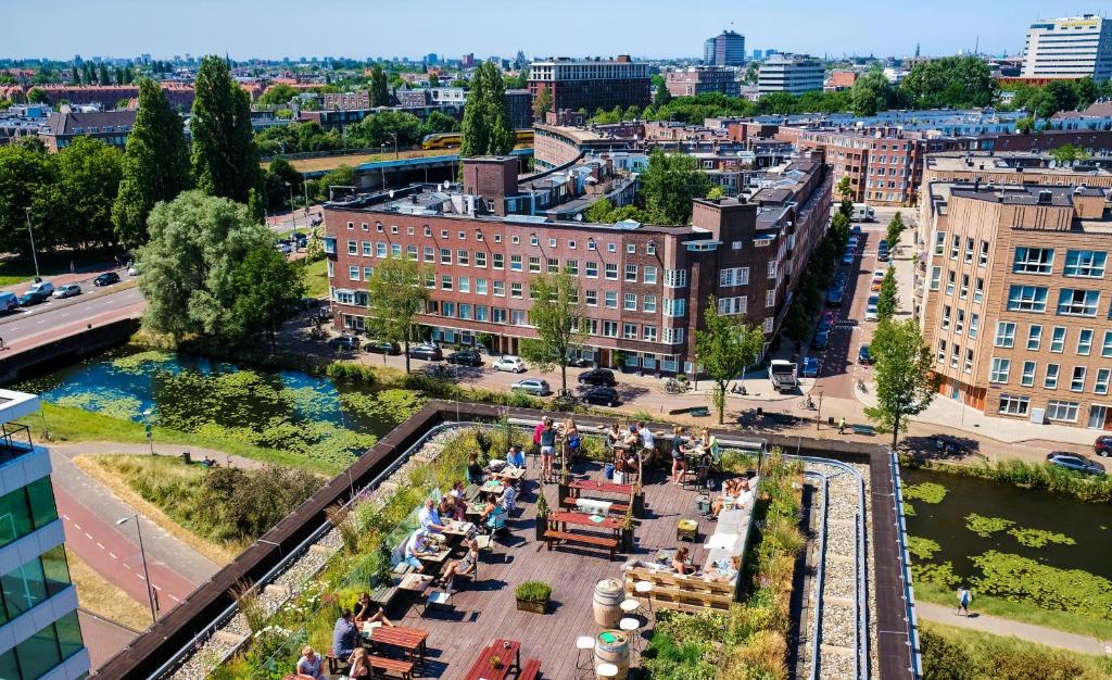 Een algemene foto van Amsterdam of een uitzicht op de stad vanuit het hotel