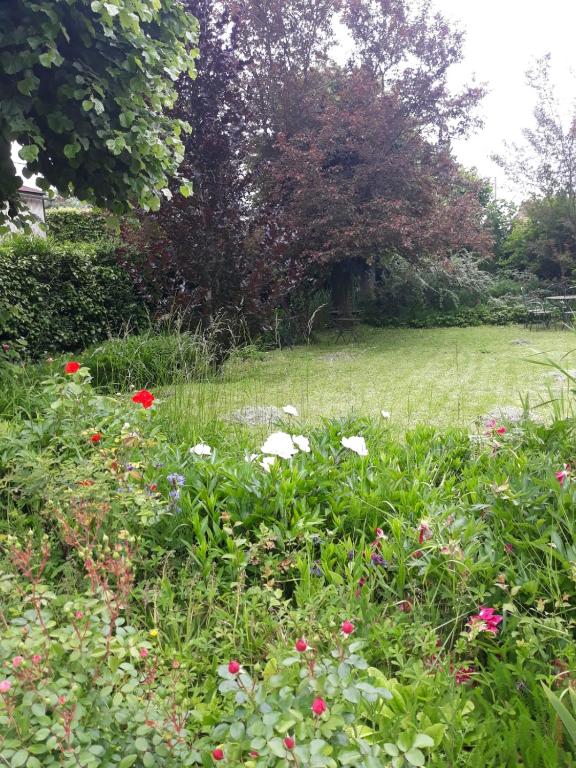 coté remparts - Chambre Roi Avec Vue Sur Le Jardin