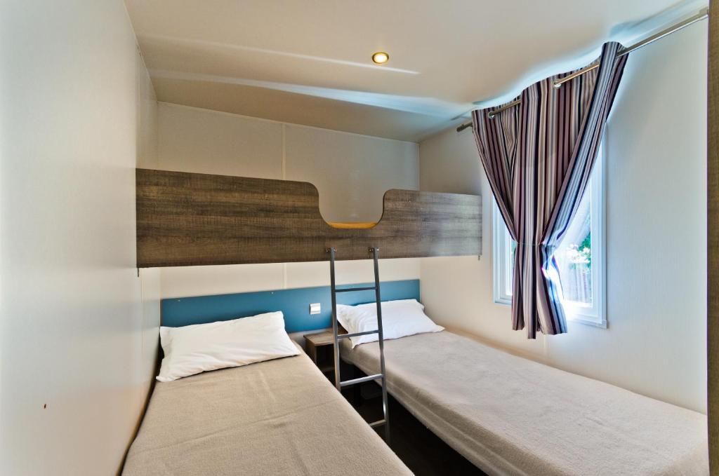Postel nebo postele na pokoji v ubytování Le Palme Camping & Village