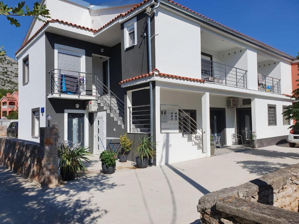 Budova, kde se apartmán nachází