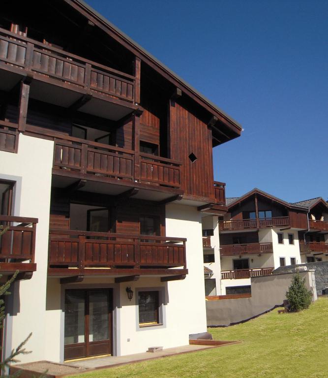 a building with wooden balconies on the side of it at Résidence Lagrange Vacances Les Fermes Emiguy in Les Gets