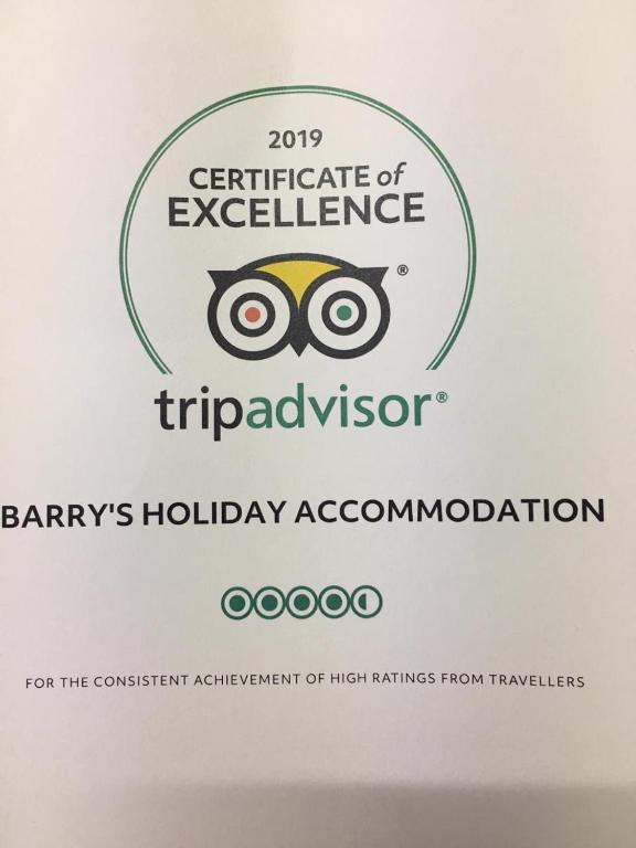 Ein Zertifikat, Auszeichnung, Logo oder anderes Dokument, das in der Unterkunft Net Net Holiday Home ausgestellt ist