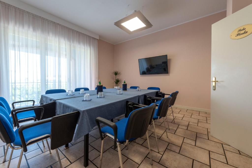 TV a/nebo společenská místnost v ubytování Hotel Cristoforo Colombo