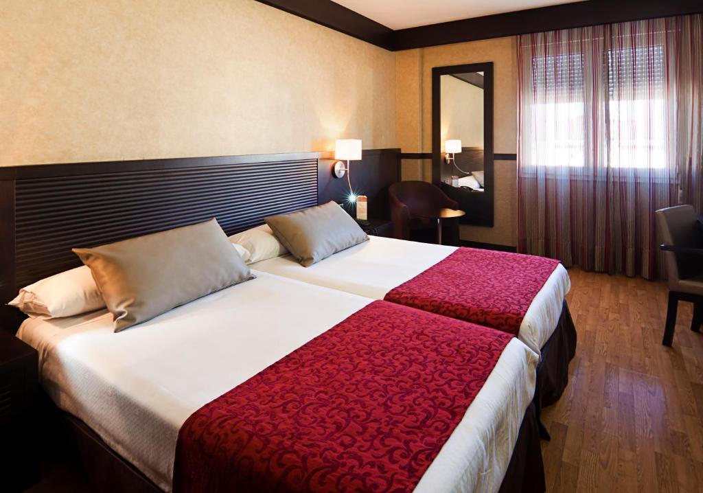 Catalonia Santa Justa - 8