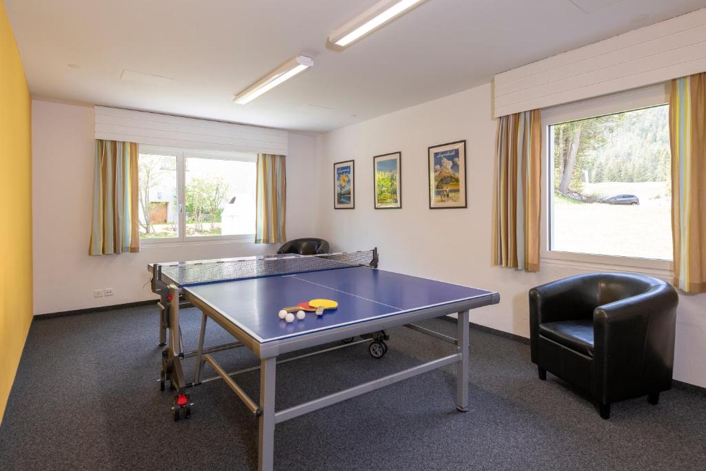Stolní tenis v ubytování Zuhause in den Alpen Ihre Ferienwohnung mit Hallenbad und Sauna nebo okolí