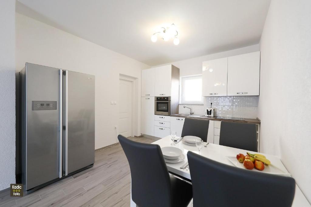 Kuchyňa alebo kuchynka v ubytovaní Carmen Apartment Deluxe