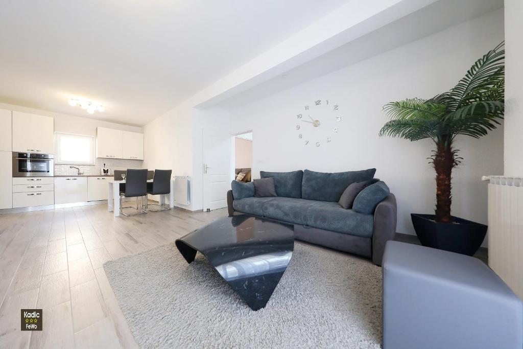 Kuchyňa alebo kuchynka v ubytovaní Carmen Apartment Deluxe