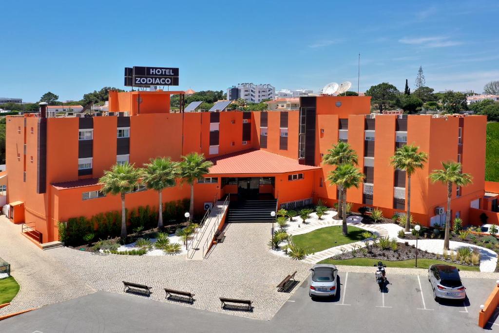 O edifício em que o hotel se localiza