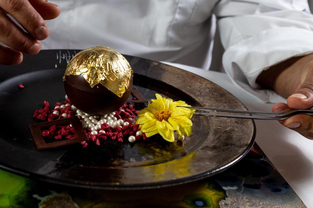 Makanan di atau berdekatan hotel