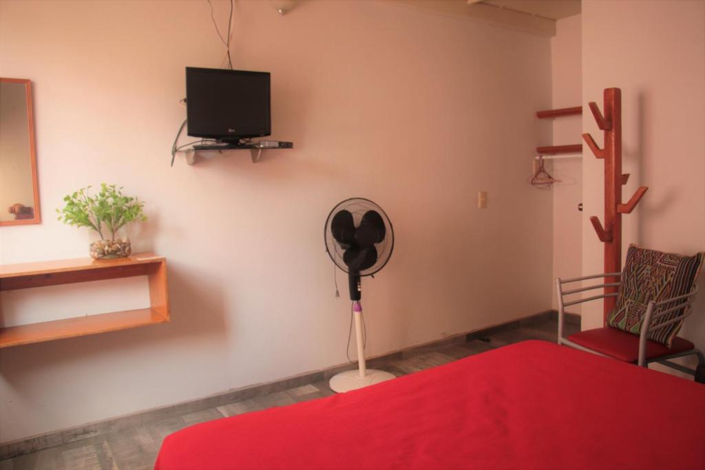 TV a/nebo společenská místnost v ubytování Hotel lit Guadalajara
