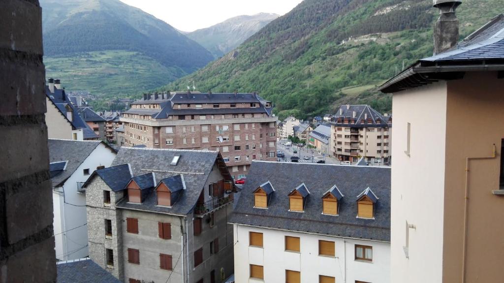 Fotografie z fotogalerie ubytování PISO VIELHA CENTRICO con vistas y wifi v destinaci Vielha