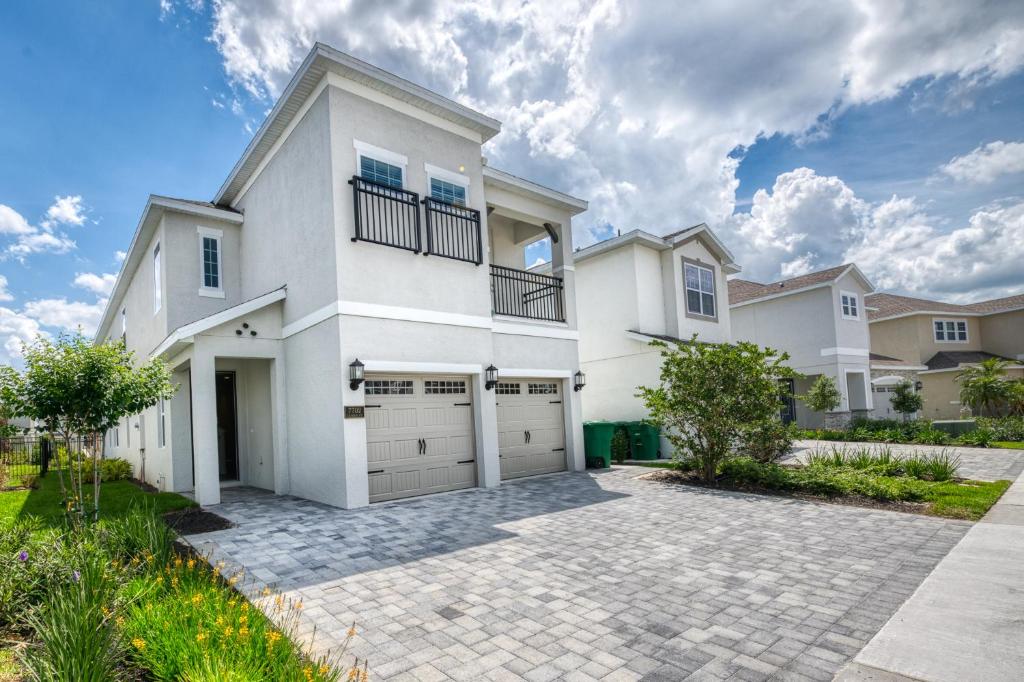 Cozy Home near Disney World with Game & Private Pool by Rentyl 7702G