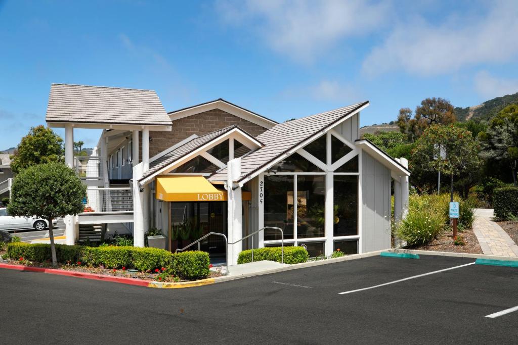 Spyglass Inn ピズモ ビーチ 22年 最新料金