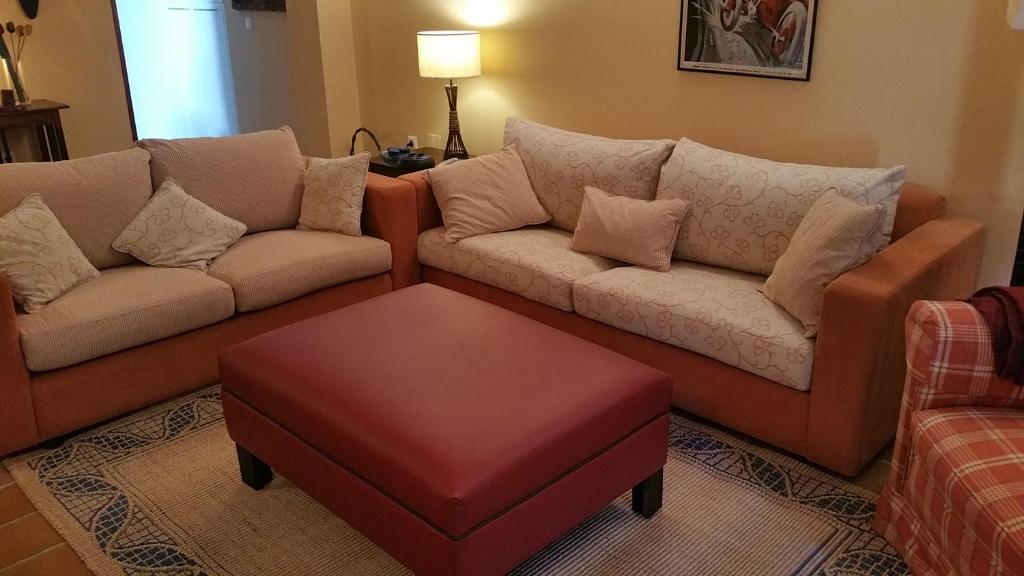 A seating area at A CASA DO BUXO