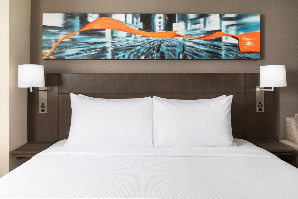 Hyatt Place New York City - Times Square - King Room With Sofa Bed And Roll-In Shower - Disability Access