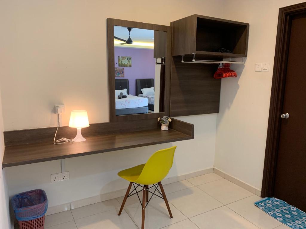 TV a/nebo společenská místnost v ubytování Jonker 88 Homestay Melaka