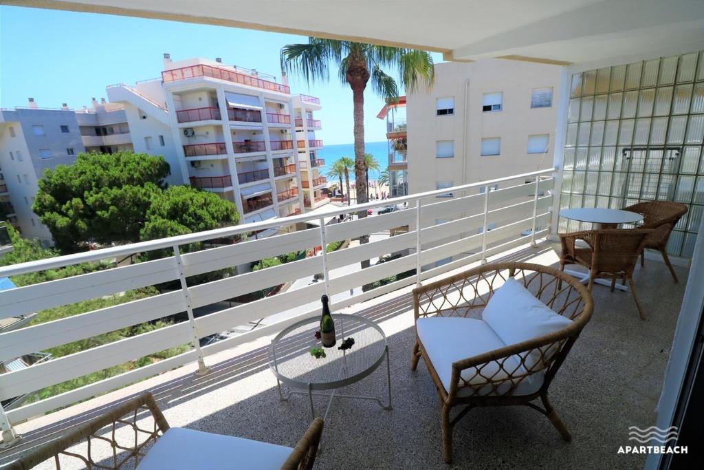 APARTBEACH DIANA Vistas Playa y Climatizado - Three-Bedroom Apartment