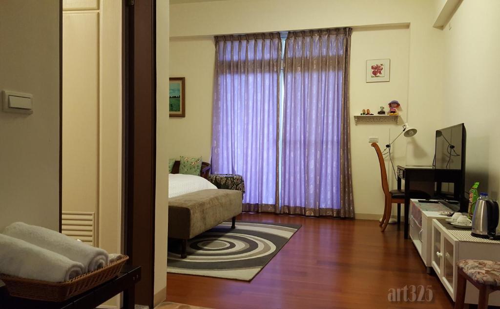 Yi Tian Homestay - Queen Room With Balcony