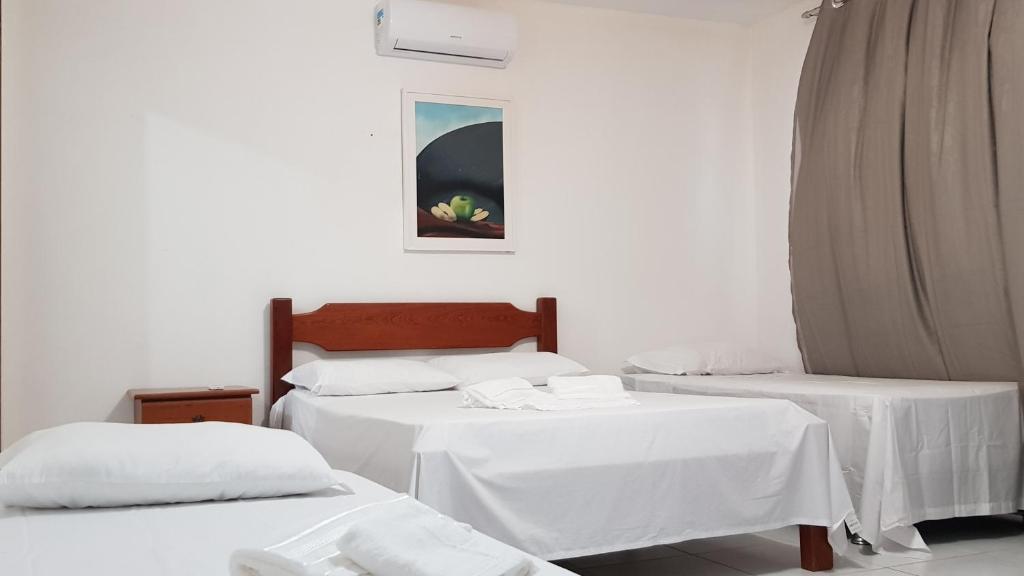 Tempat tidur dalam kamar di Pousada e Restaurante Lual do Parajuru