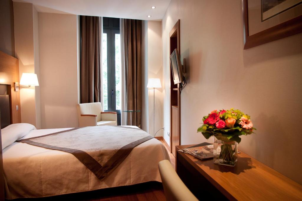 Postel nebo postele na pokoji v ubytování Alti Hôtel