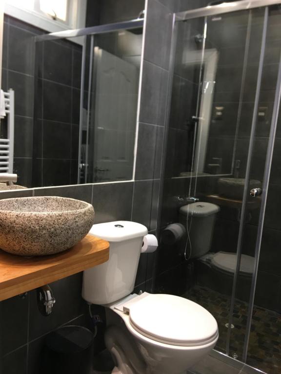 Koupelna v ubytování Hostal Boutique Puerta Roja