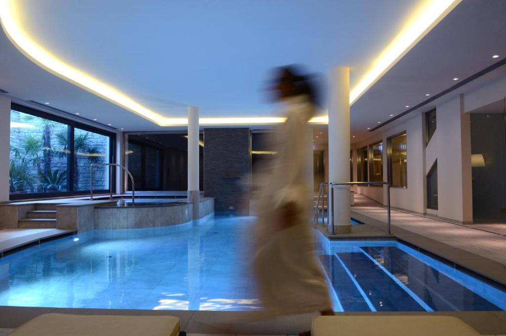 Bazén v ubytování Hotel Ambassador nebo v jeho okolí