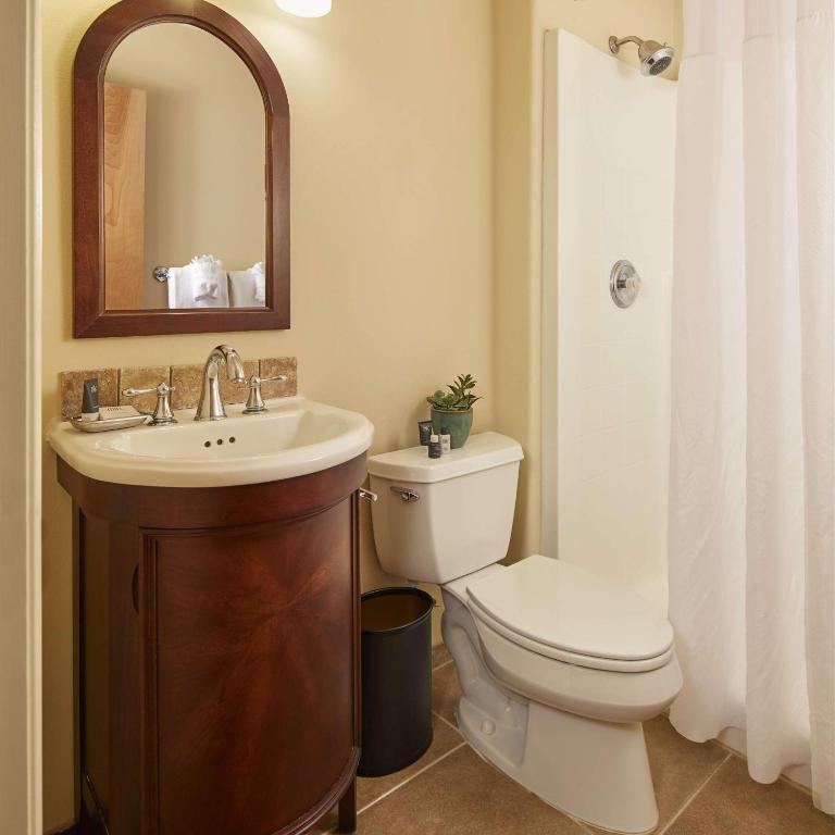 Best Western Wesley Inn & Suites - Suite King Con Chimenea - No Fumadores