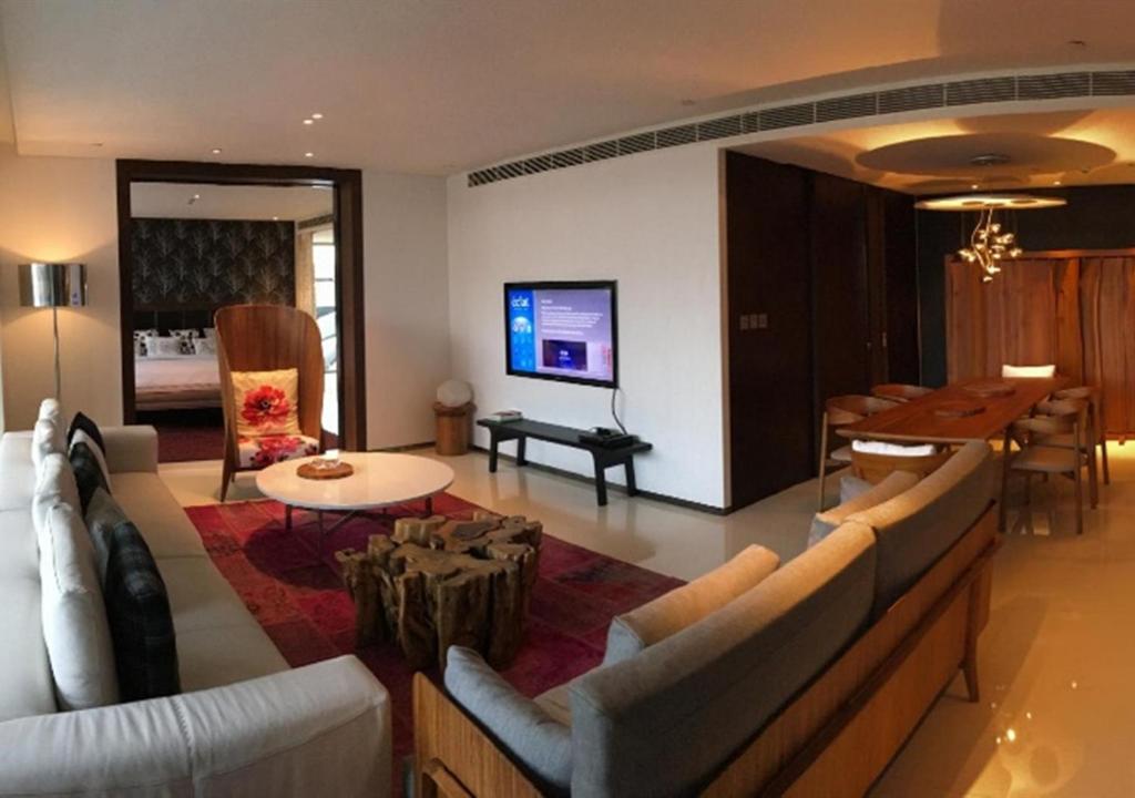 TV a/nebo společenská místnost v ubytování Hotel Éclat Beijing