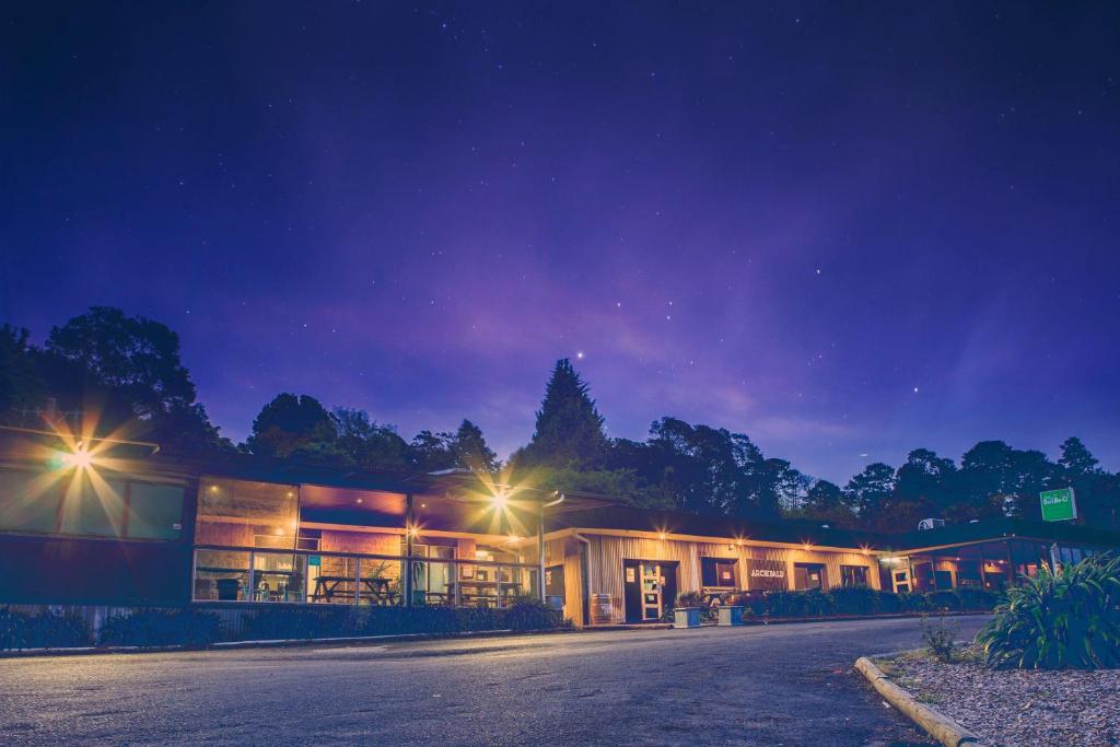 a building with street lights in the night at Archibald Hotel in Kurrajong