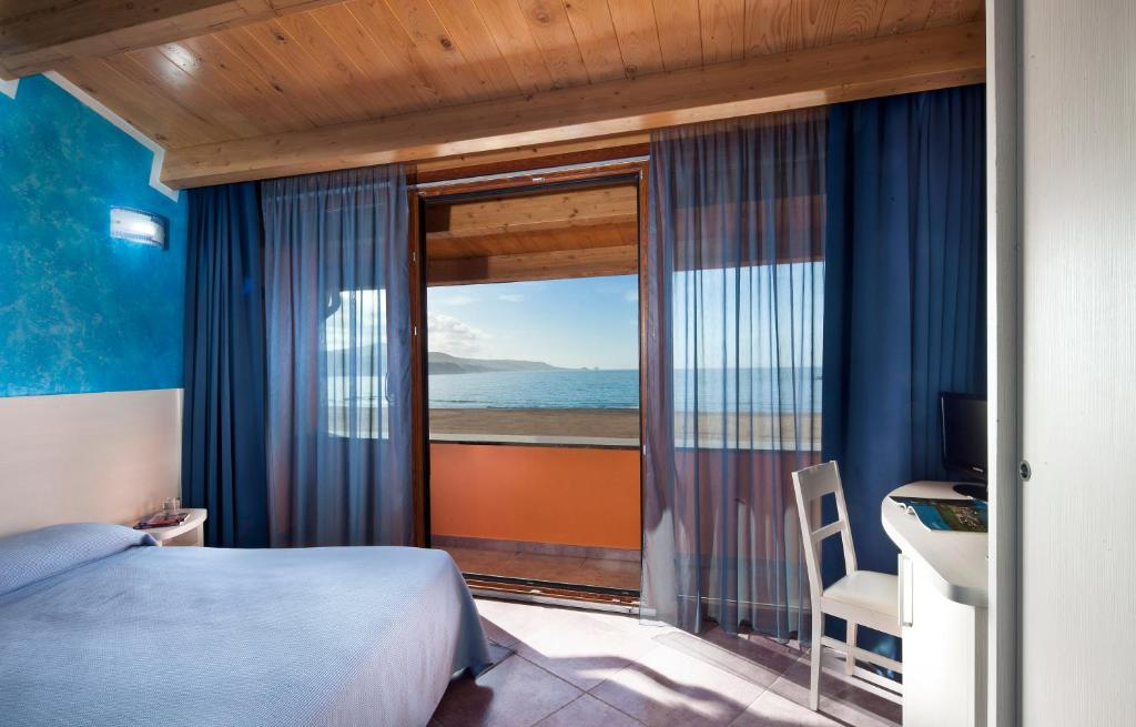 Postel nebo postele na pokoji v ubytování Hotel Al Gabbiano