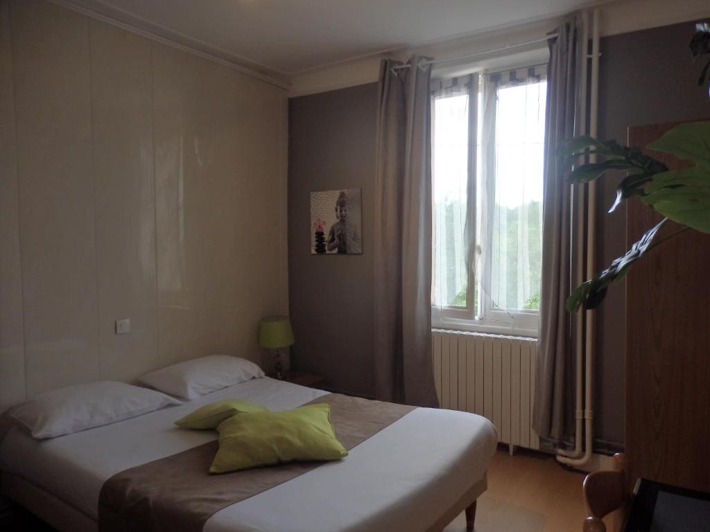 Postel nebo postele na pokoji v ubytování le relais des forêts