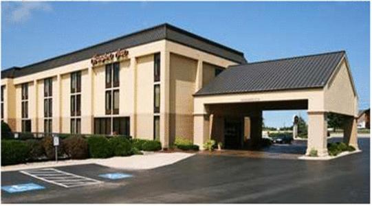 
a large building with a large clock on the front of it at Hampton Inn Lebanon in Lebanon
